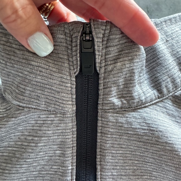 EUC like new Vineyard vines pull over - Picture 5 of 5